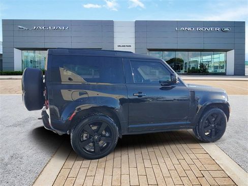 Used 2023 Land Rover Defender 90 X-Dynamic SE image 5