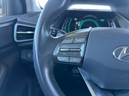 Used 2020 Hyundai Ioniq SE FWD image 18