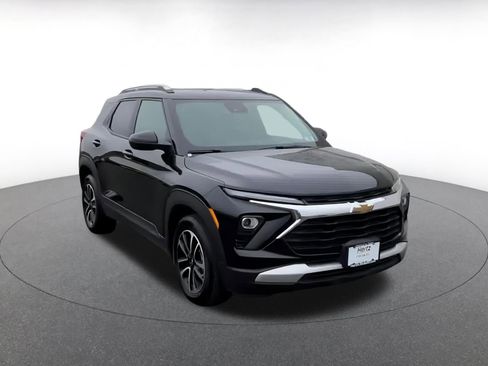 Used 2025 Chevrolet TrailBlazer LT image 3