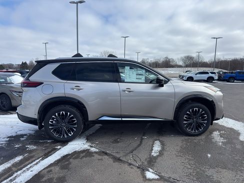 New 2026 Nissan Rogue Platinum image 4