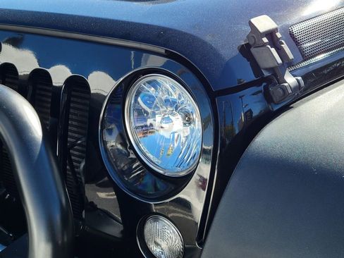 Used 2016 Jeep Wrangler Unlimited Rubicon w/ Connectivity Group image 27