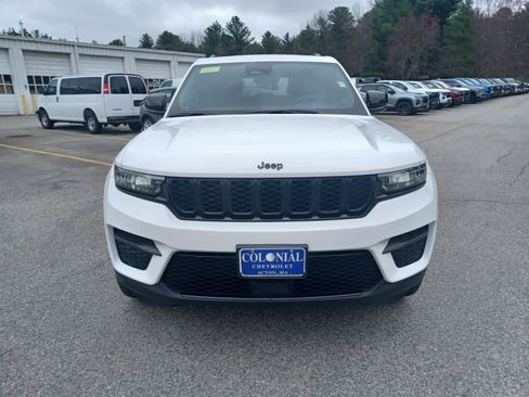 Used 2023 Jeep Grand Cherokee Altitude AWD/4WD image 22