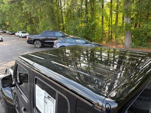 Used 2024 Jeep Gladiator Sport AWD/4WD image 15