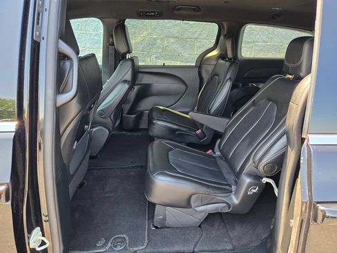 Used 2025 Chrysler Pacifica Select FWD image 35