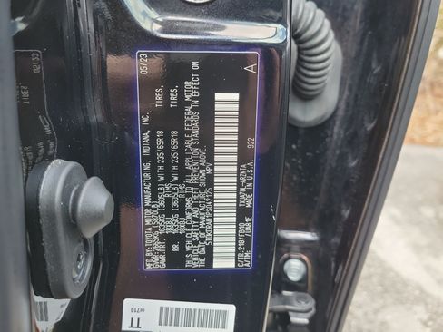Used 2023 Toyota Highlander LE FWD image 30