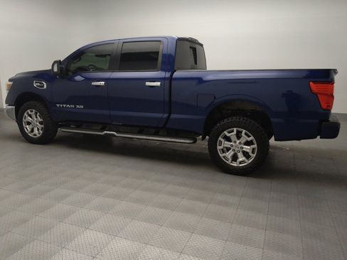 Used 2017 Nissan Titan SV image 3