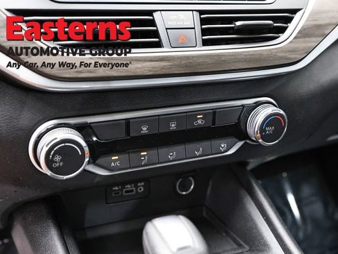 Used 2025 Nissan Altima 2.5 SV FWD image 20
