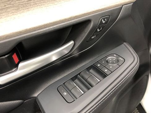 Used 2025 Toyota Grand Highlander AWD image 13