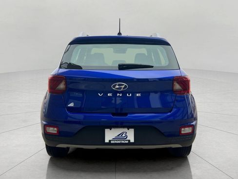Used 2023 Hyundai Venue Limited image 13