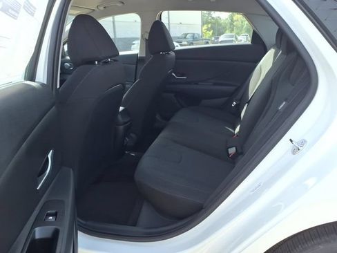 New 2026 Hyundai Elantra SE FWD image 17