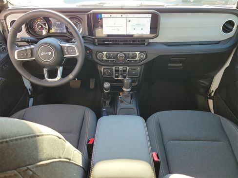 Used 2025 Jeep Wrangler Sahara w/ Safety Group image 11