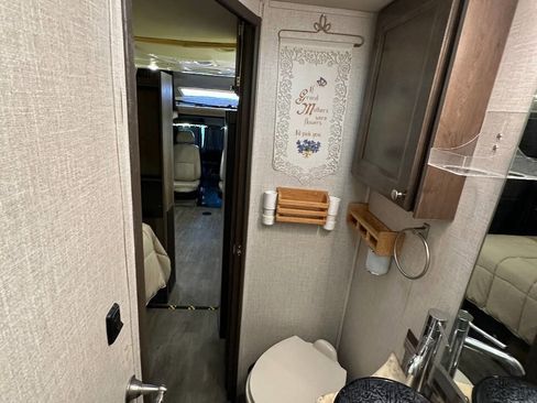 Used 2017 Mercedes-Benz Sprinter 3500 image 39