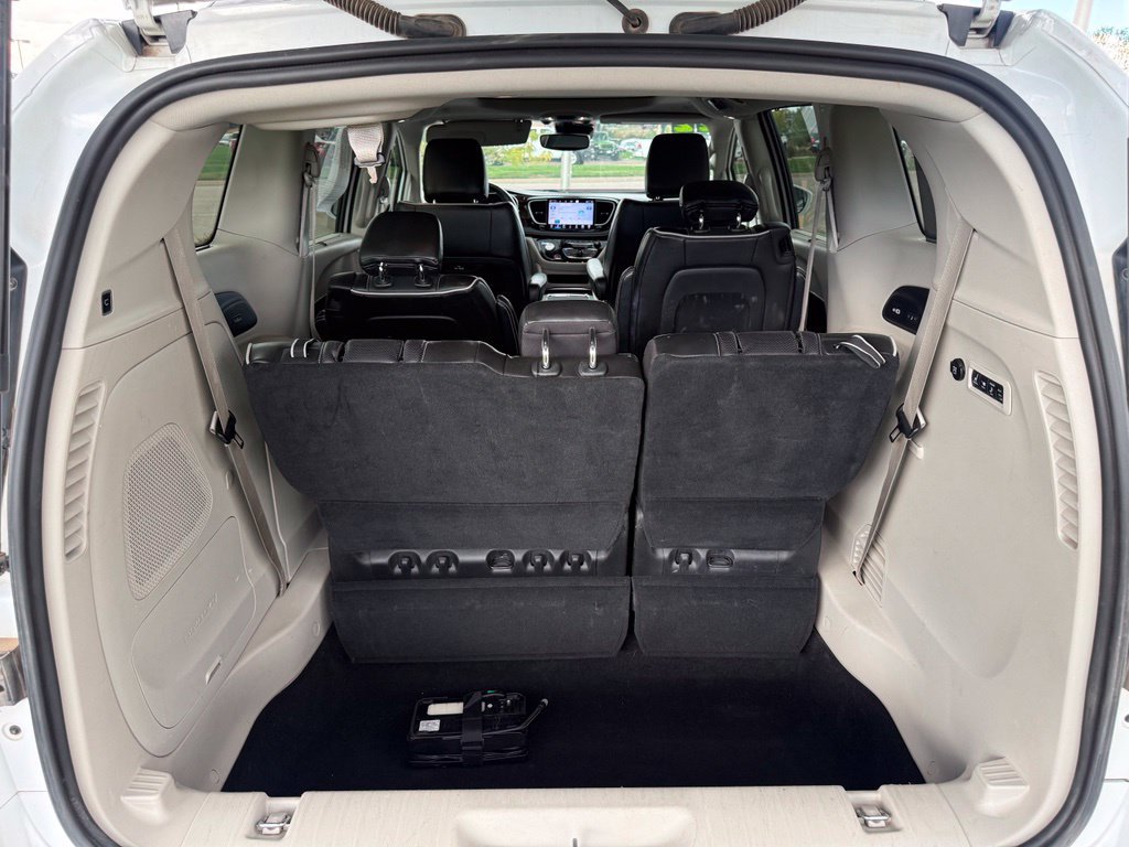 Used 2022 Chrysler Pacifica Limited FWD image 24