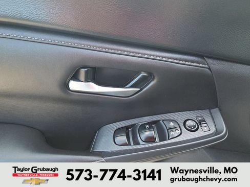 Used 2024 Nissan Sentra SV FWD image 13