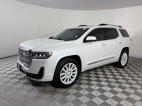 Used 2022 GMC Acadia Denali w/ Denali Ultimate Package AWD/4WD image 3