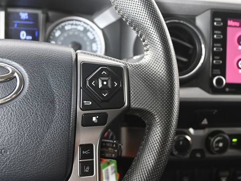 Used 2020 Toyota Tacoma SR5 AWD/4WD image 34