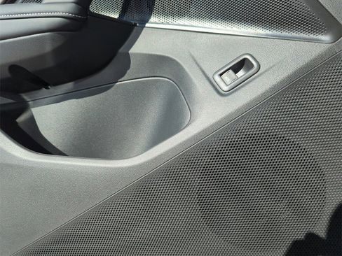 New 2026 Volkswagen Tiguan SE R-Line image 33