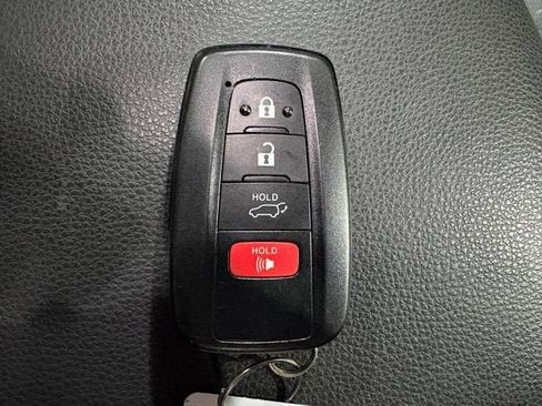 Used 2022 Toyota RAV4 XLE w/ Convenience Package AWD/4WD image 18