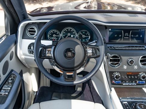 Used 2019 Rolls-Royce Cullinan image 16