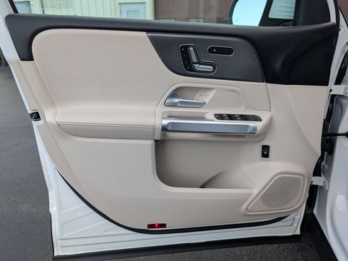 Used 2021 Mercedes-Benz GLB 250 image 28