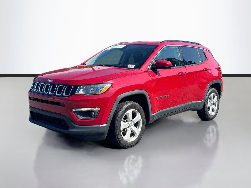 Used 2019 Jeep Compass Latitude w/ Cold Weather Group AWD/4WD image 3