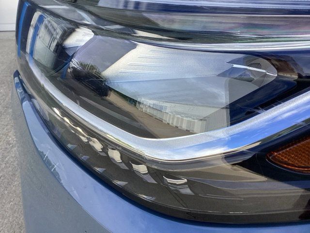 Used 2025 Ford Explorer Active AWD/4WD image 5