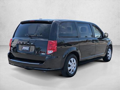 Used 2018 Dodge Grand Caravan SE w/ UConnect Hands-Free Group FWD image 5