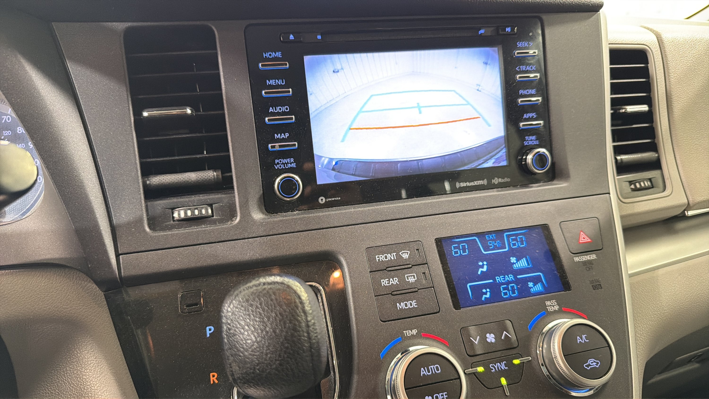 Used 2020 Toyota Sienna LE FWD image 16