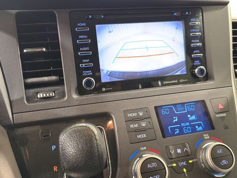 Used 2020 Toyota Sienna LE FWD image 16