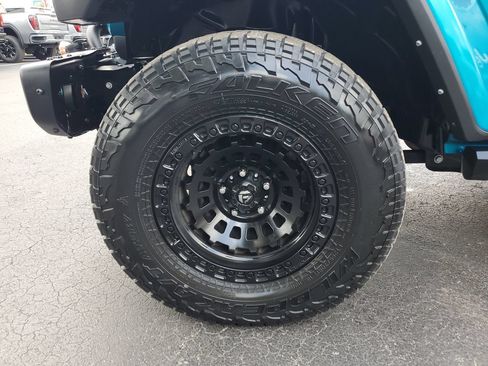 Used 2024 Jeep Wrangler Unlimited Sahara AWD/4WD image 5