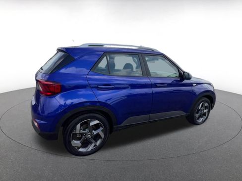 Used 2025 Hyundai Venue SEL FWD image 15