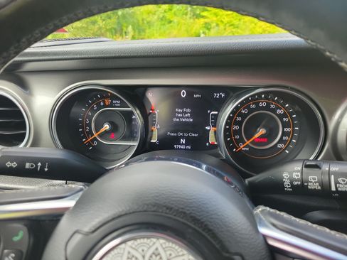 Used 2018 Jeep Wrangler Unlimited Sahara AWD/4WD image 22