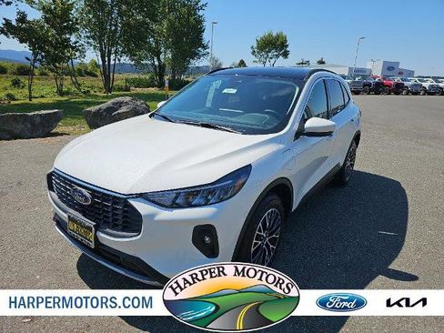 New 2025 Ford Escape SE w/ Class II Trailer Tow Package image 1
