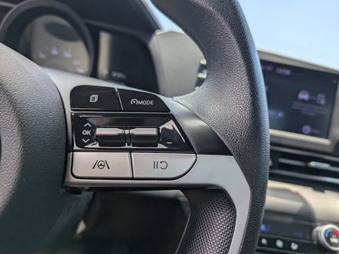 Used 2022 Hyundai Elantra SEL FWD image 23