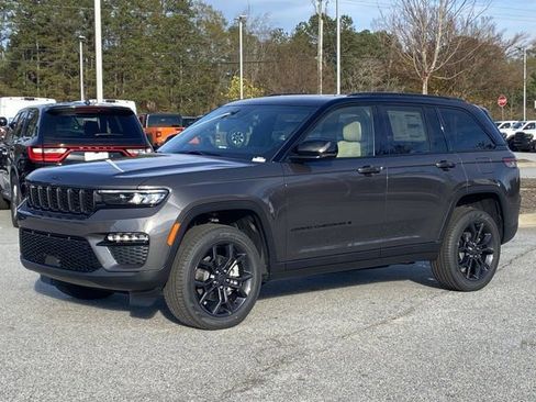 Used 2025 Jeep Grand Cherokee Limited AWD/4WD image 8