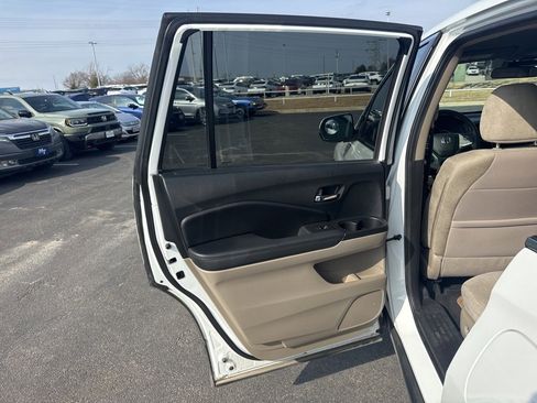 Used 2021 Honda Pilot EX image 23