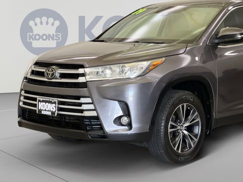 Used 2019 Toyota Highlander Plus AWD/4WD image 29