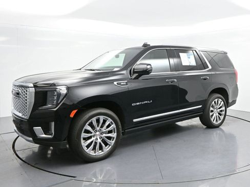Used 2024 GMC Yukon Denali AWD/4WD image 3