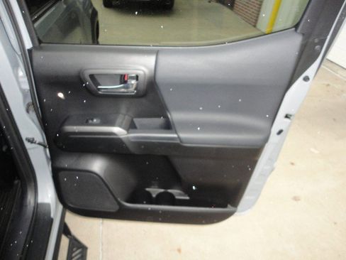 Used 2021 Toyota Tacoma TRD Off-Road w/ TRD Premium Off Road Package image 16