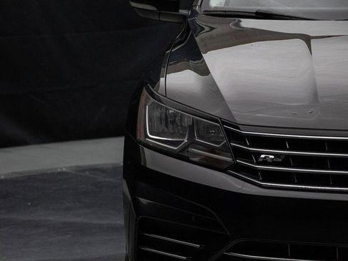 Used 2018 Volkswagen Passat 2.0T R-Line image 5