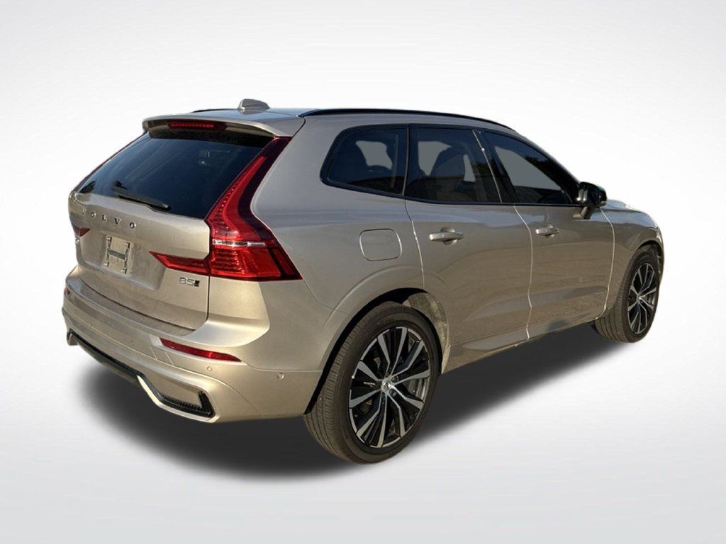 Used 2025 Volvo XC60 B5 Plus w/ Protection Package AWD/4WD image 17
