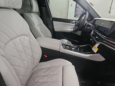 New 2026 BMW X5 xDrive50e w/ M Sport Package AWD/4WD image 10