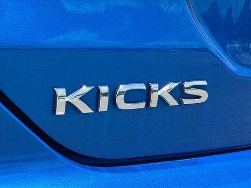 Used 2022 Nissan Kicks SR w/ Interior Electronics Package FWD image 23