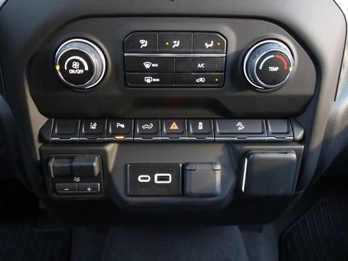 Used 2025 Chevrolet Silverado 2500 Custom w/ Custom Value Package image 9