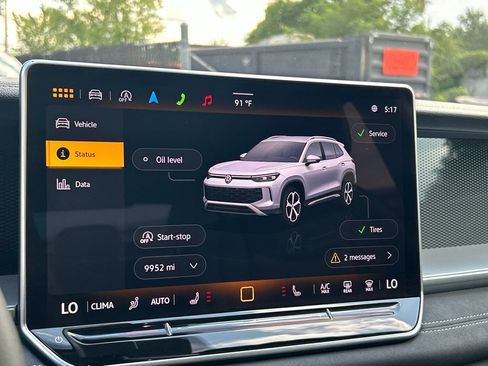 Used 2025 Volkswagen Tiguan SE w/ Panoramic Sunroof Package AWD/4WD image 13