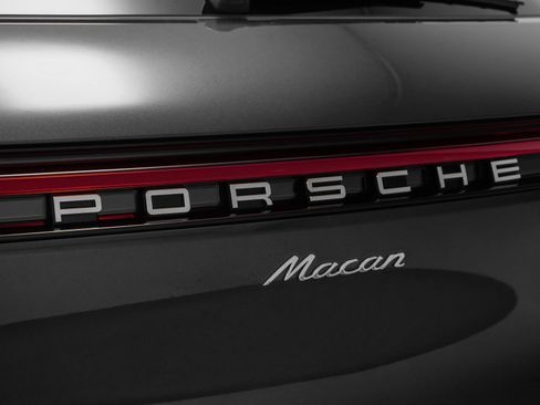 Used 2025 Porsche Macan image 19