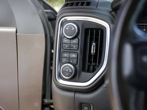 Used 2019 GMC Sierra 1500 SLT AWD/4WD image 17