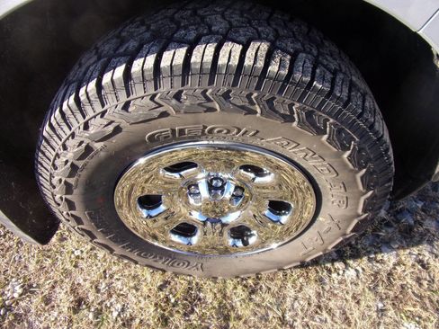 Used 2012 Nissan Frontier S image 6