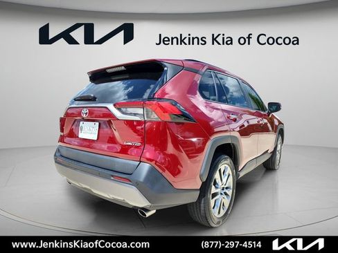Used 2019 Toyota RAV4 Limited w/ Cold Weather Package FWD image 5