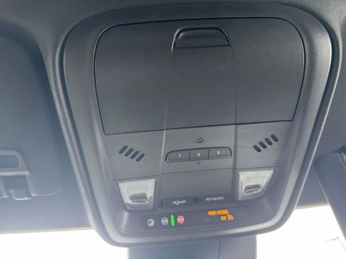 Used 2025 Cadillac XT4 Premium Luxury AWD/4WD image 9